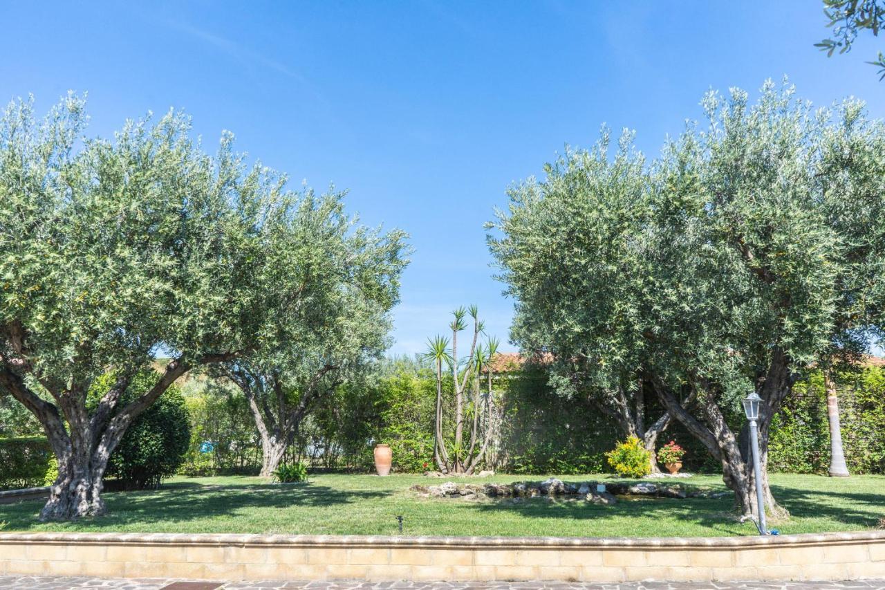 Relais Ruggiero Bed & Breakfast Le Castella  Ngoại thất bức ảnh