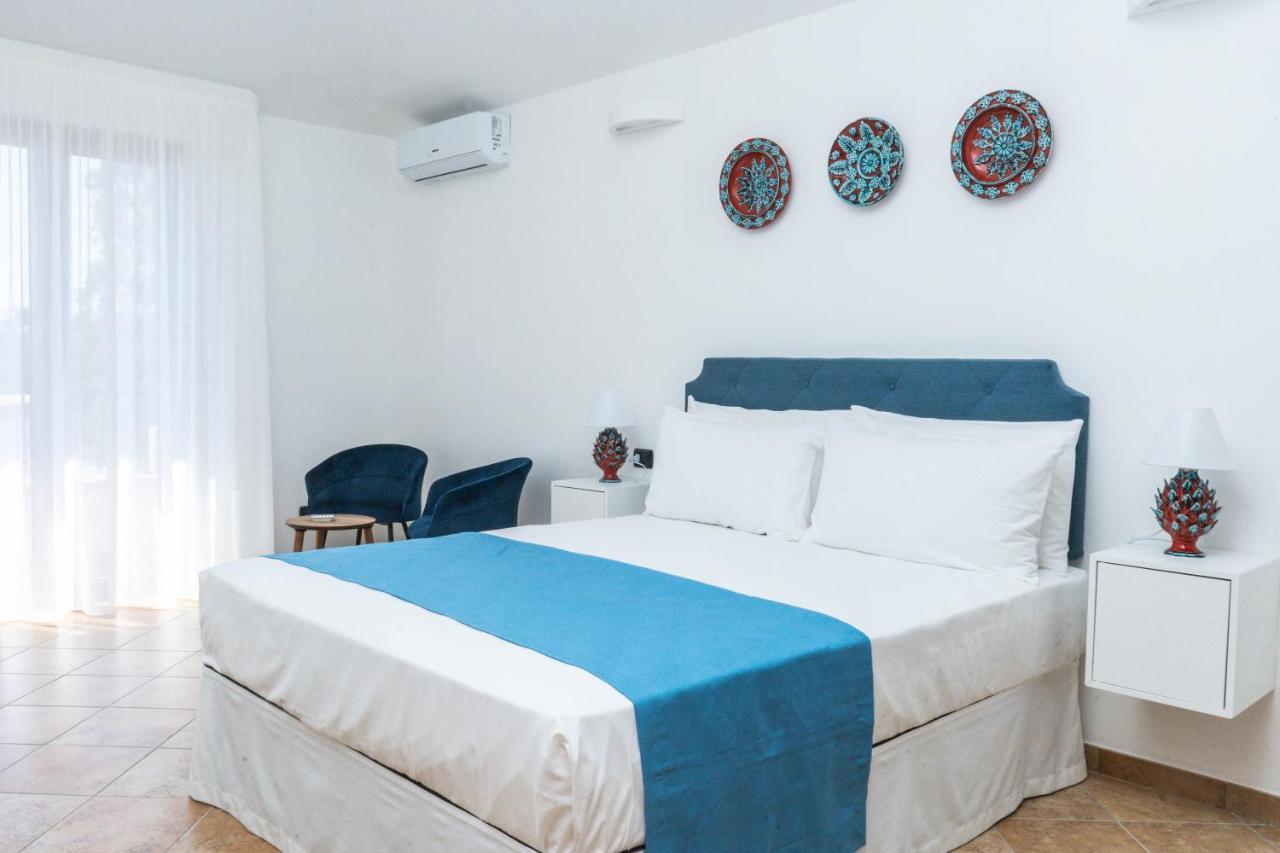 Relais Ruggiero Bed & Breakfast Le Castella  Ngoại thất bức ảnh