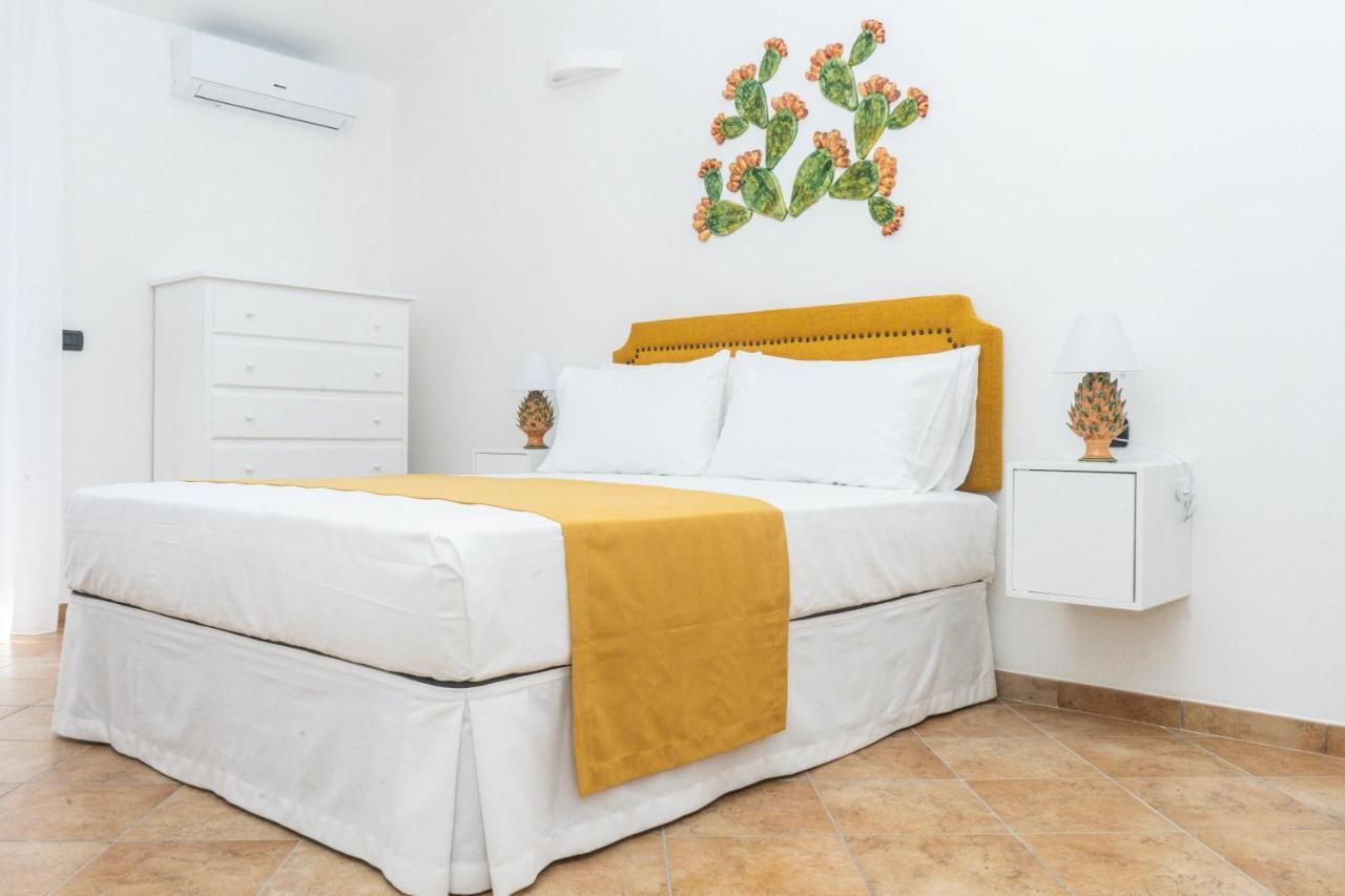 Relais Ruggiero Bed & Breakfast Le Castella  Ngoại thất bức ảnh