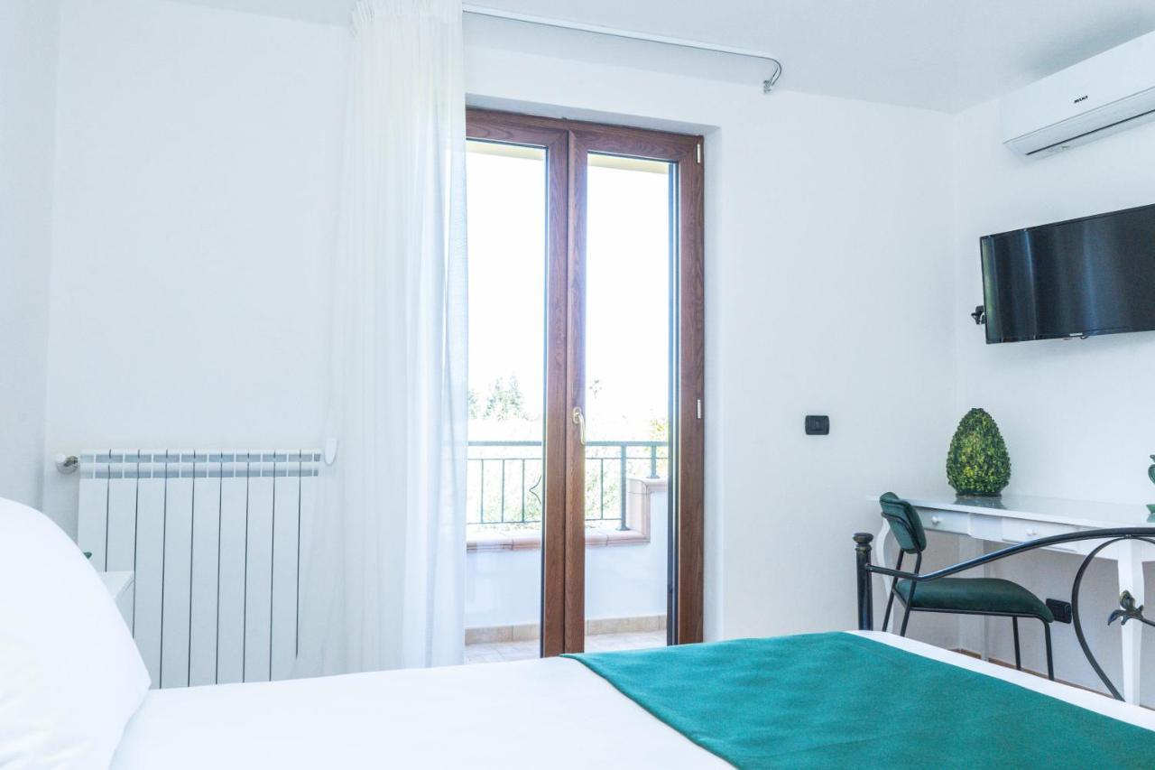 Relais Ruggiero Bed & Breakfast Le Castella  Ngoại thất bức ảnh